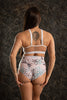 LEO DRIEHOEK TOP MET WITTE AFWERKING
