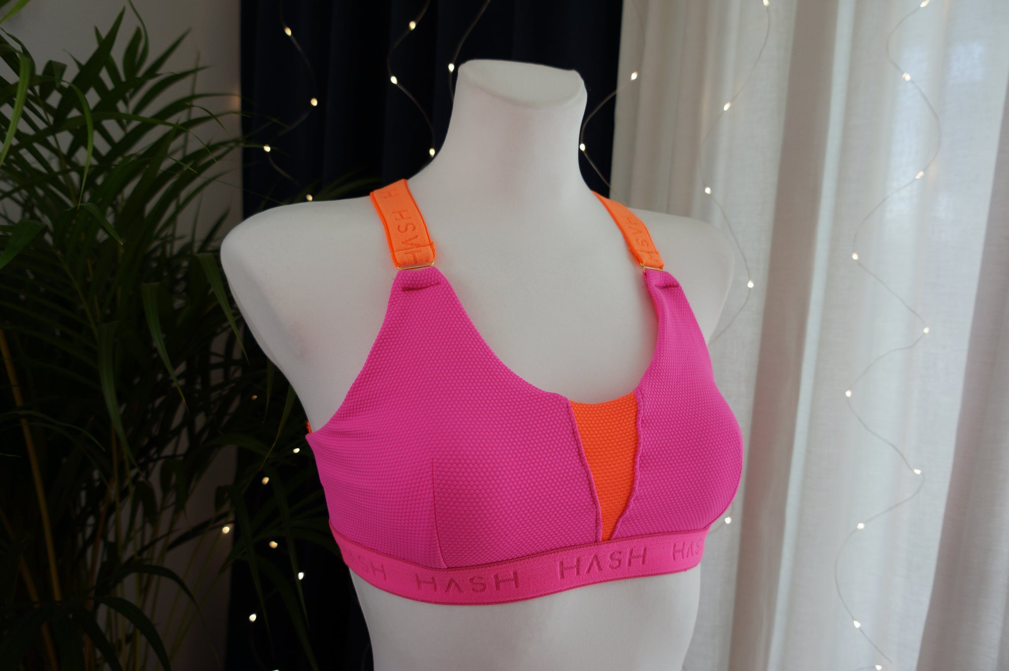 TOP KIM NEON PINK 3D /ORANGE AND YELLOW STAPS AND PINK RUBBER OUTLET -35%