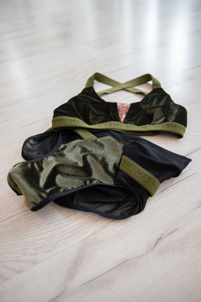 EMPIRE SHORTS OLIVE GREEN VELOR WITH A BLACK FINISH