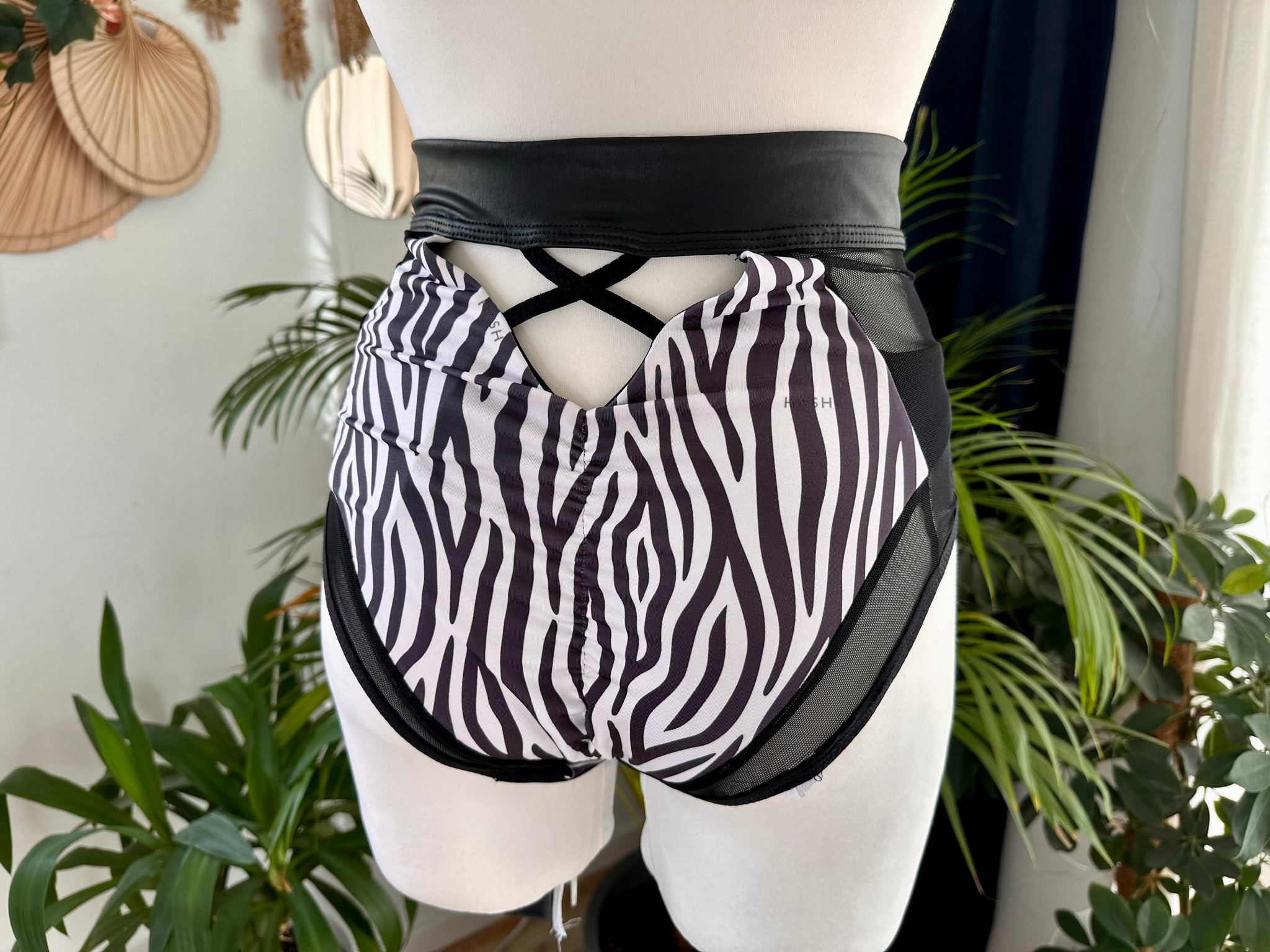 EMPIRE SHORT BLACK WITH LEATHER ZEBRA OUTLET -30%