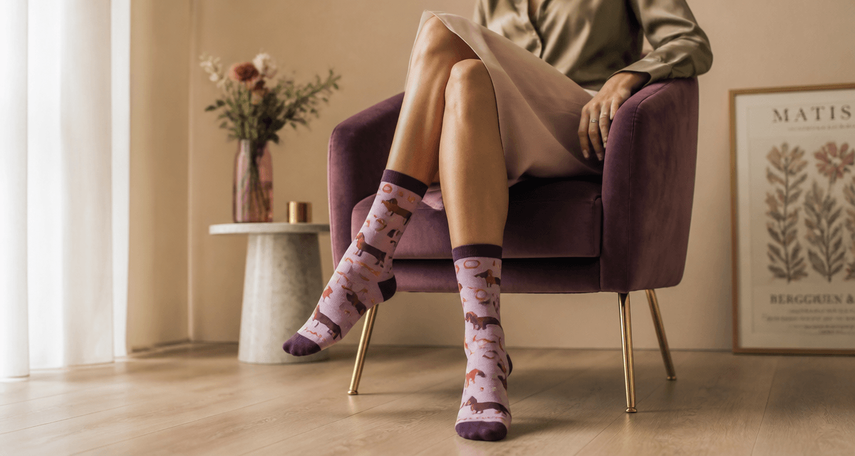 chaussettes rigolotes femme sur jambes élégantes
