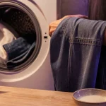 Laver vetement neuf : linge neuf en coton dans la machine, avant de porter