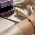 Bracelet rose or 18K, fermoir et maillons, gros plan