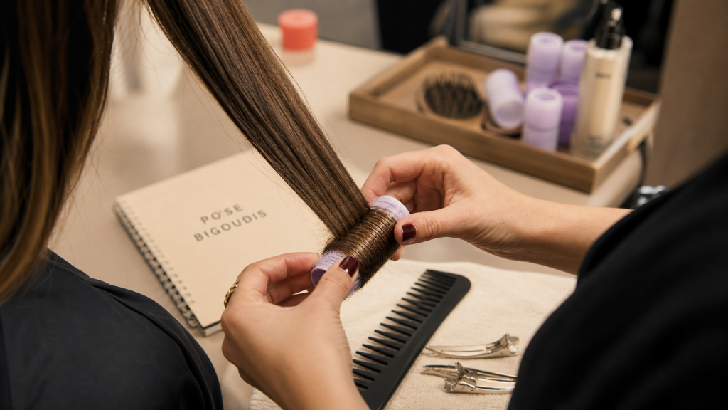 Comment mettre des bigoudis sans faux plis, cheveux humides et mèche en rouleaux velcro